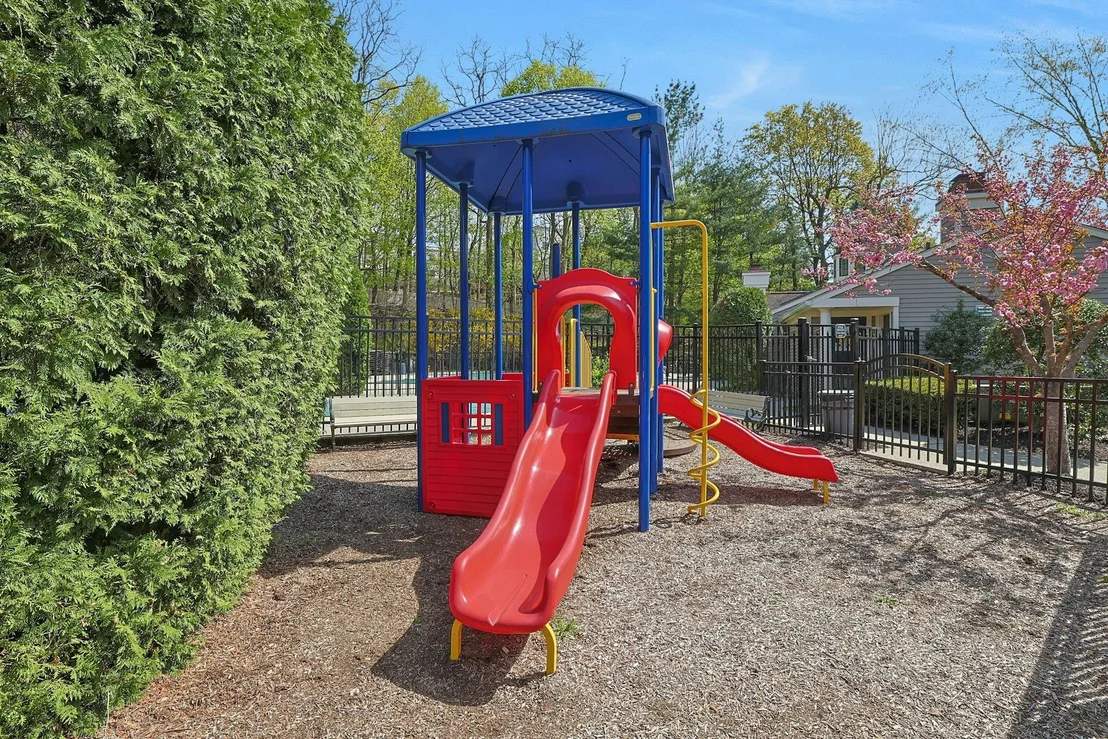 Photo of Unit 2E at 500 Pondside Drive