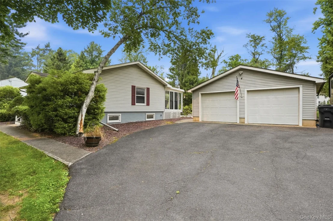 Photo of 4 Seneca Lane