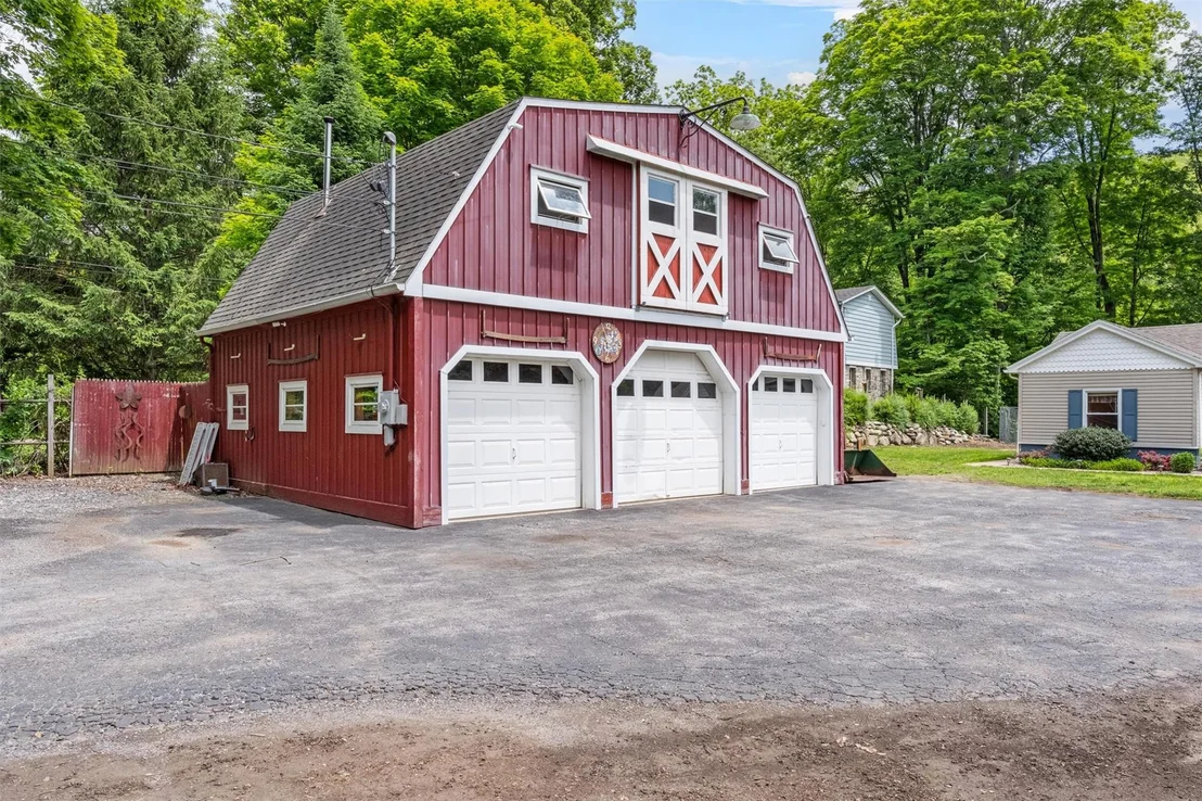 Photo of 440 Sprout Brook Road