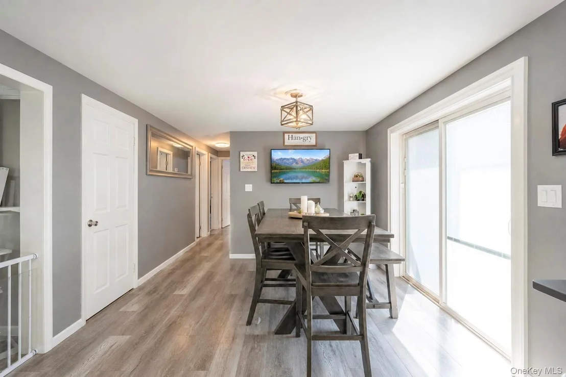 Photo of 28 Mapleton Avenue
