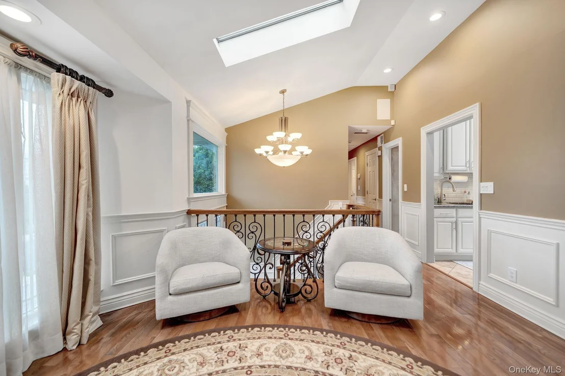 Photo of 2817 Riverside Drive