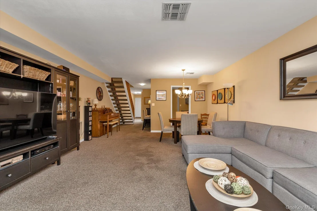 Photo of Unit 303 at 2355 Pershing Boulevard