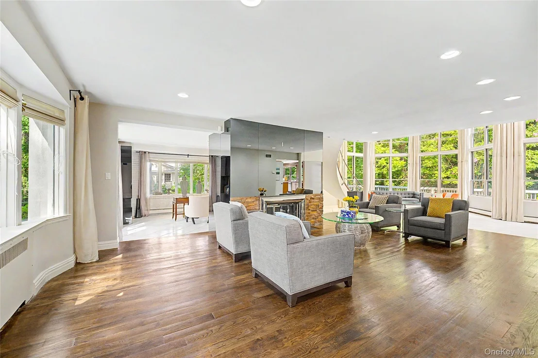 Photo of 6 The Maples