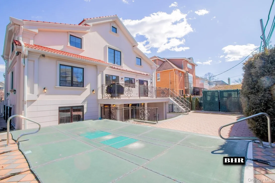 Photo of 4094 Ocean Avenue