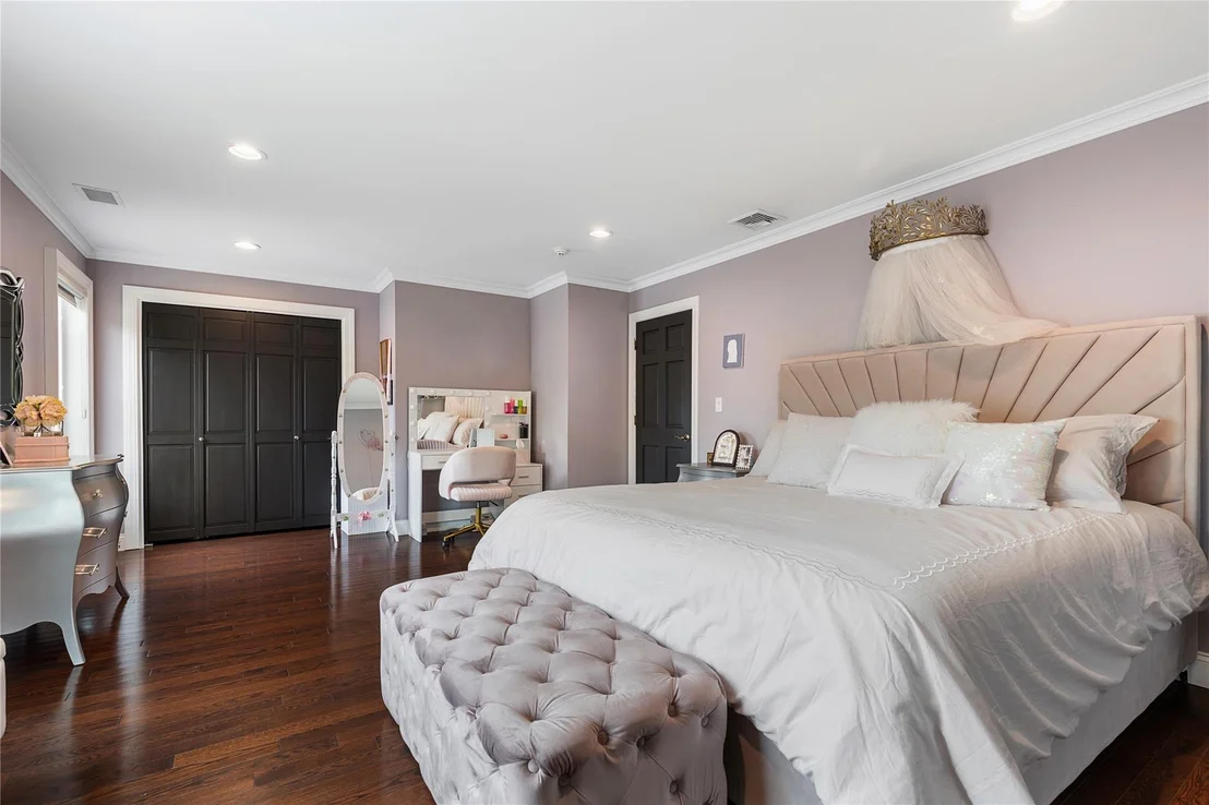 Photo of 1466 Dwight Place