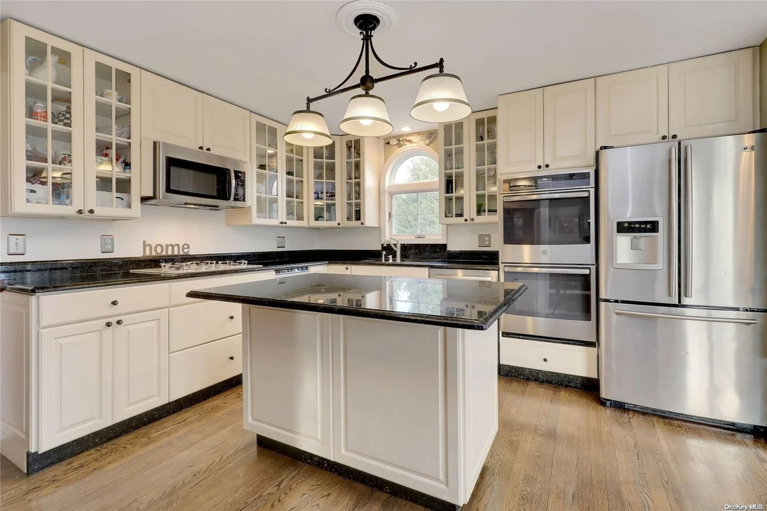 Photo of 87 W Islip Road