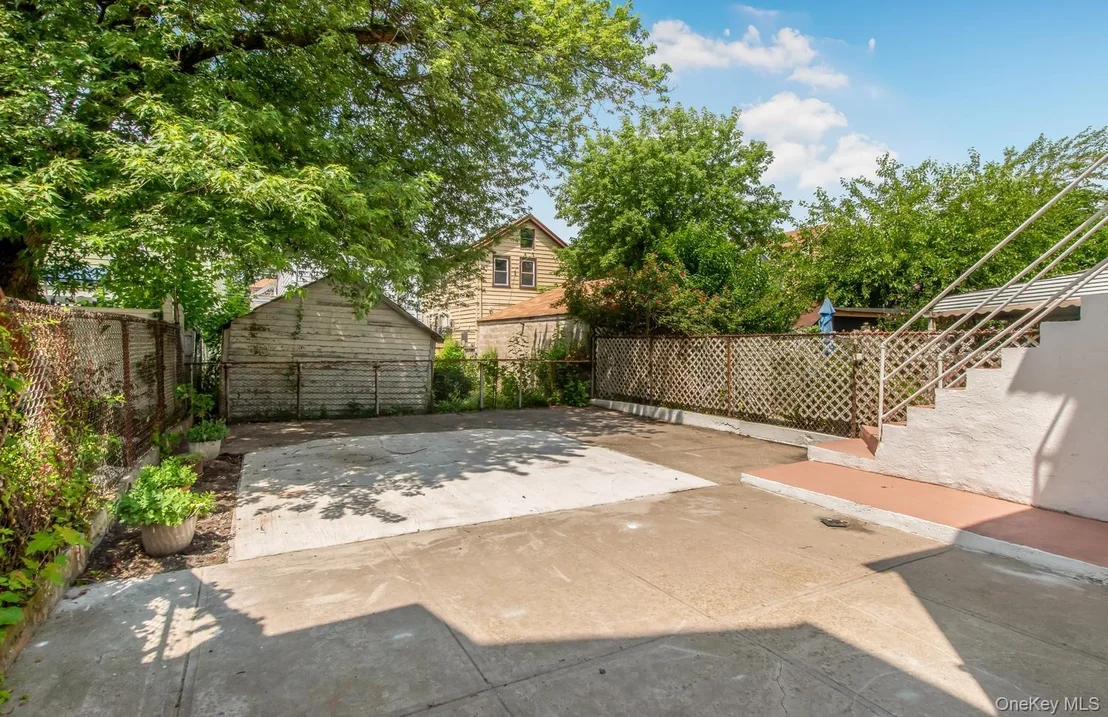 Photo of 427 Taylor Avenue