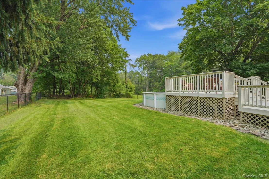 Photo of 302 Lakeside Road