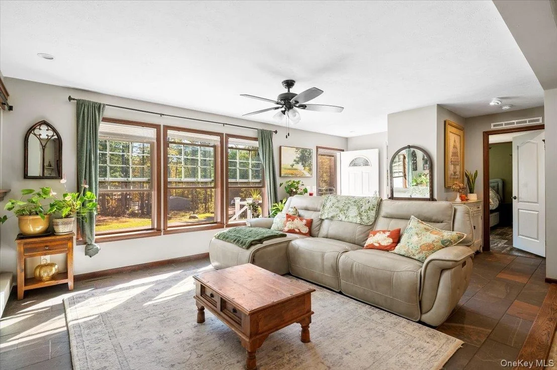 Photo of 110 Silver Spur Road W