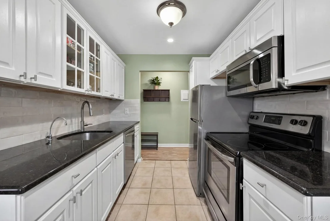 Photo of Unit 32A at 2453 Union  Blvd