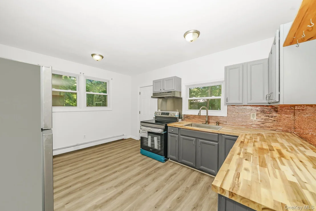 Photo of 7 Laurelton Avenue