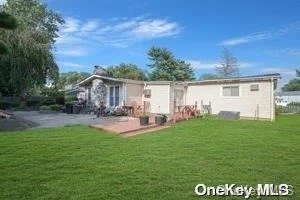 Photo of 320 Commack Road