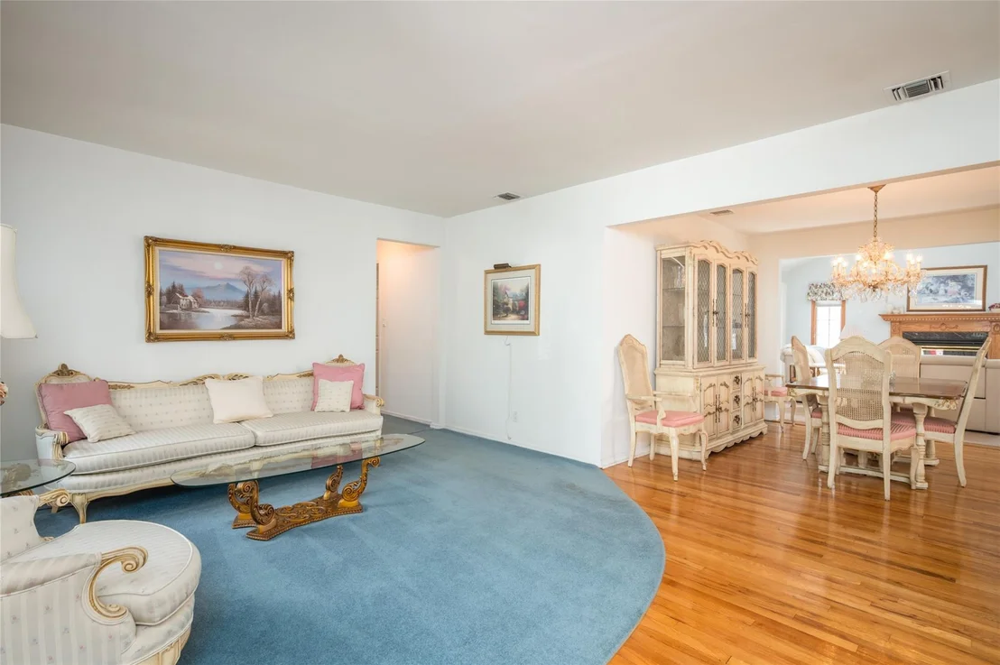 Photo of 745 Willow Road