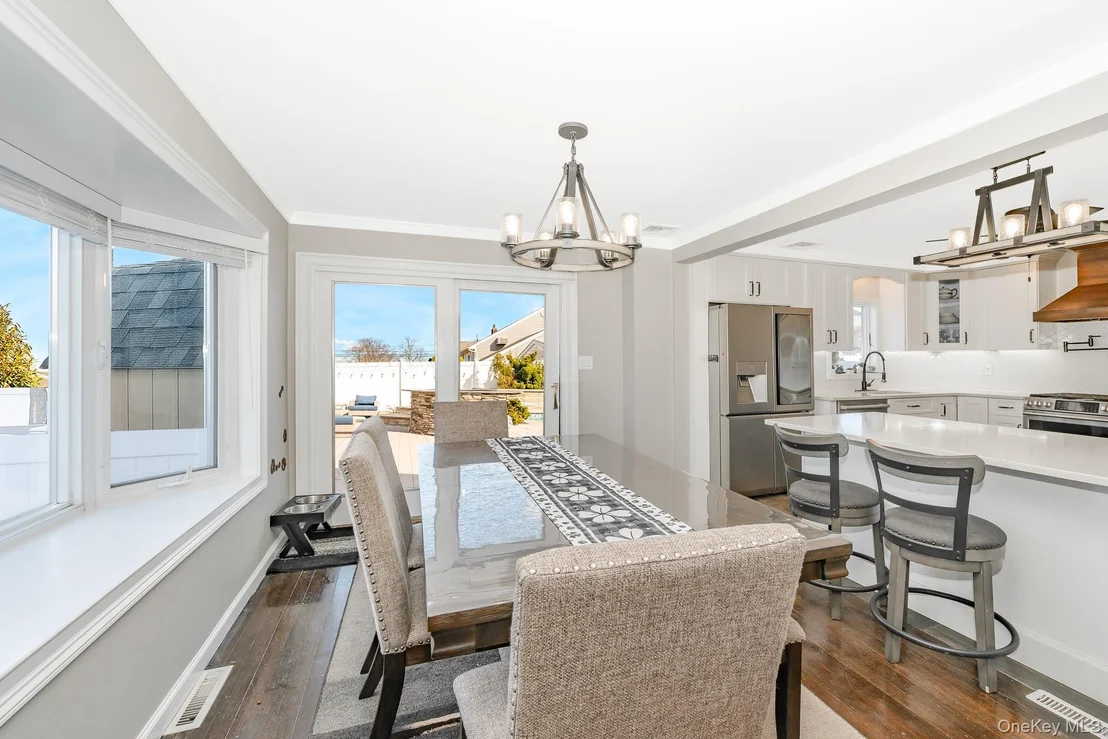 Photo of 2431 Riverside Drive