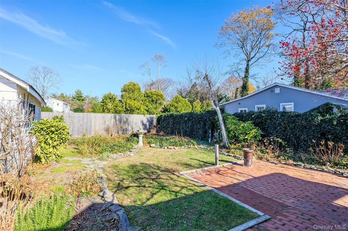 Photo of 403 Middle Road