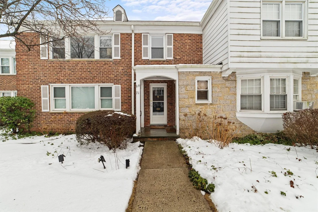 Photo of Unit 69 at 69 Lawrence Park Crescent