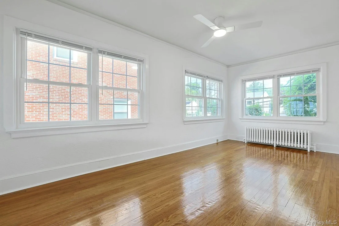 Photo of 54 Bowman Avenue