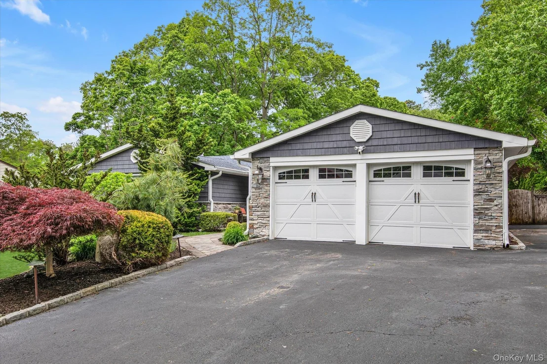 Photo of 15 Bluff Circle