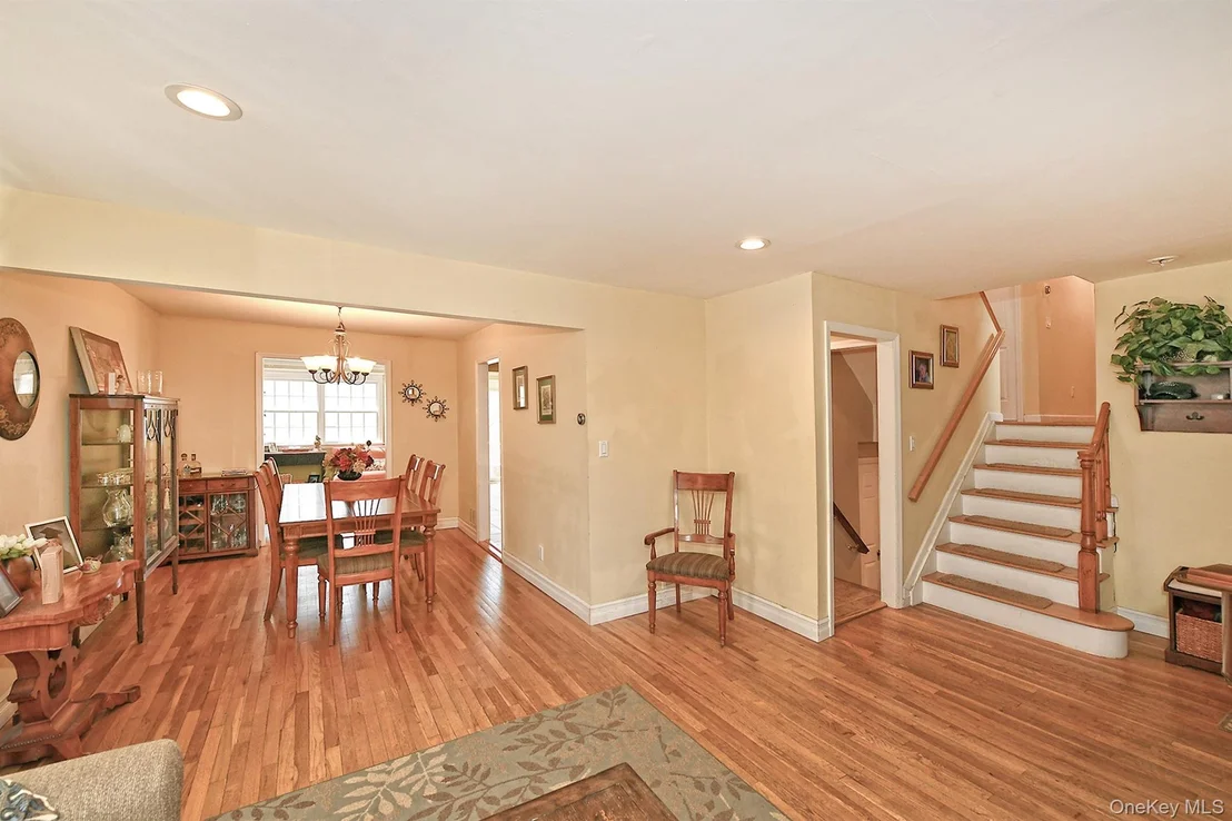 Photo of 182 Siegel Boulevard