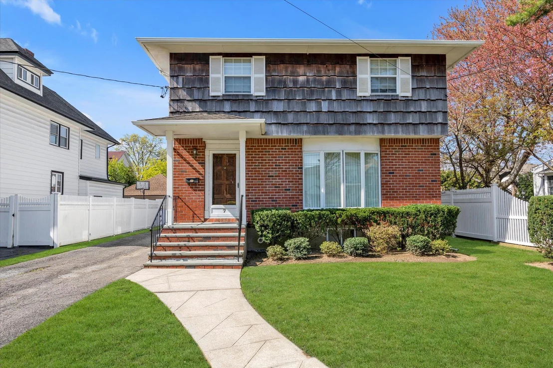 Photo of 7 Sunset Avenue