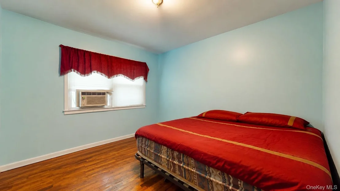 Photo of 336 W Valley Stream Boulevard