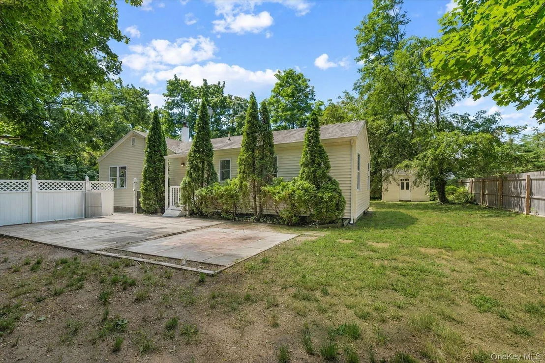 Photo of 685 Horseblock Road