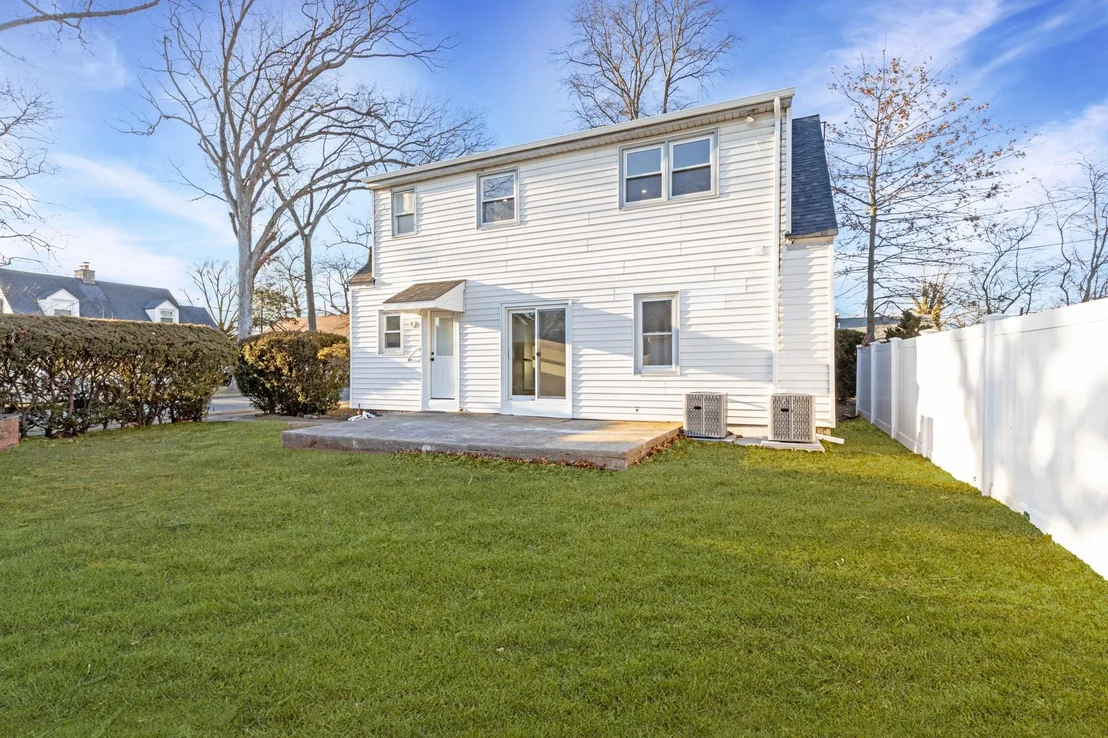 Photo of 916 Barth Drive