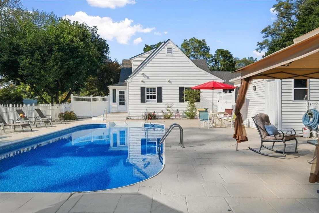 Photo of 82 E Cedar Street