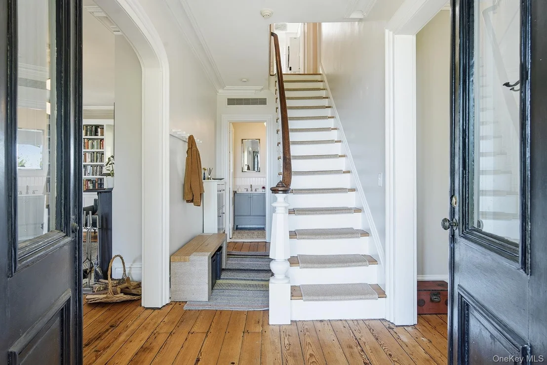 Photo of 215 River Road
