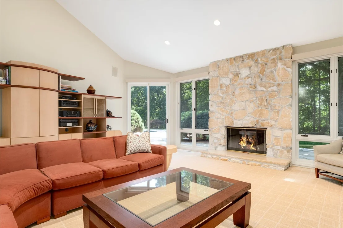 Photo of 10 Old Woods Drive