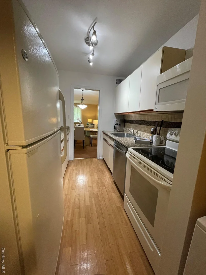 Photo of Unit 504 at 2355 Pershing Boulevard