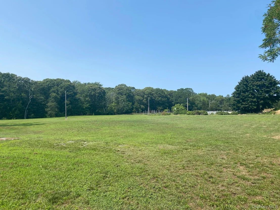 Photo of 2450 Main Road