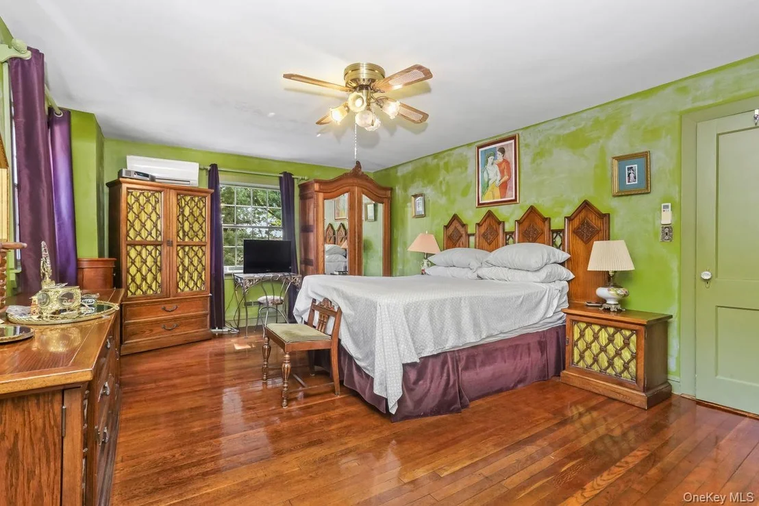 Photo of 889 James Street