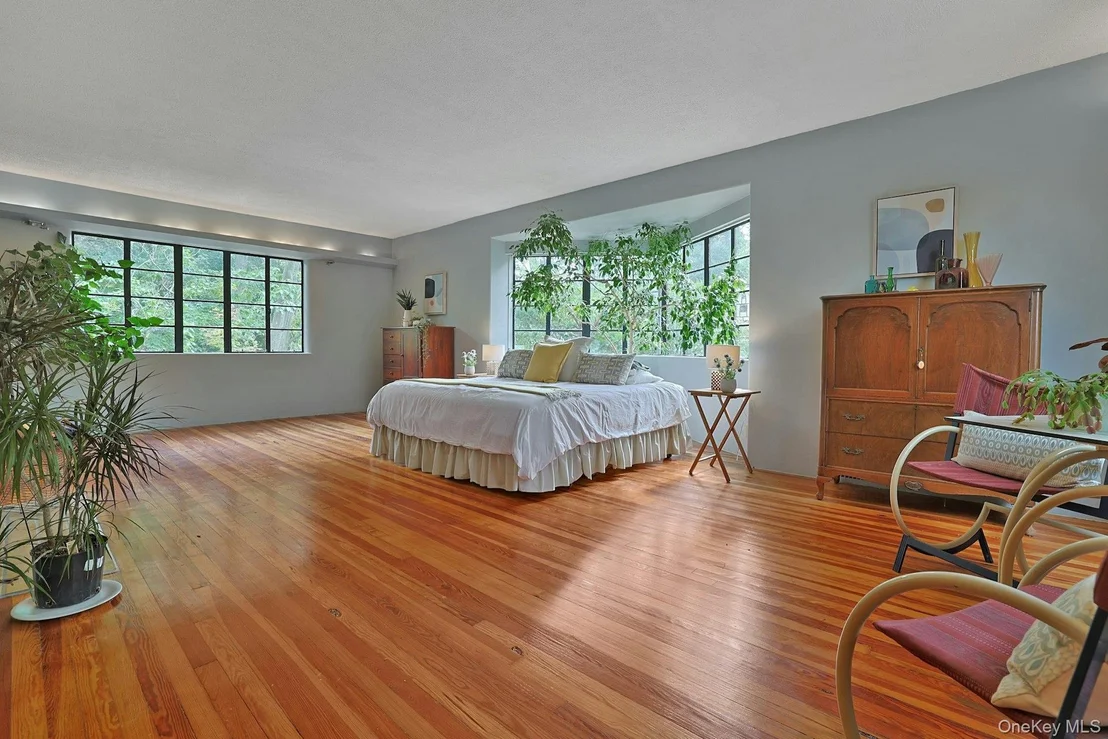 Photo of 75 Lakeside Drive