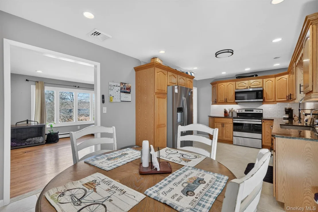 Photo of 216 Edgewood Drive N