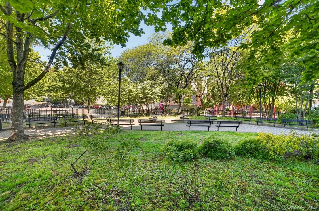 Photo of Unit 6A at 1 Bronxville Road