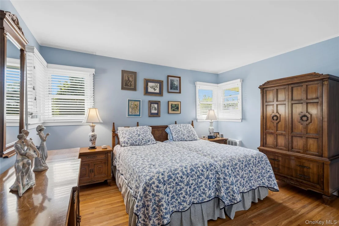 Photo of 895 Iris Drive