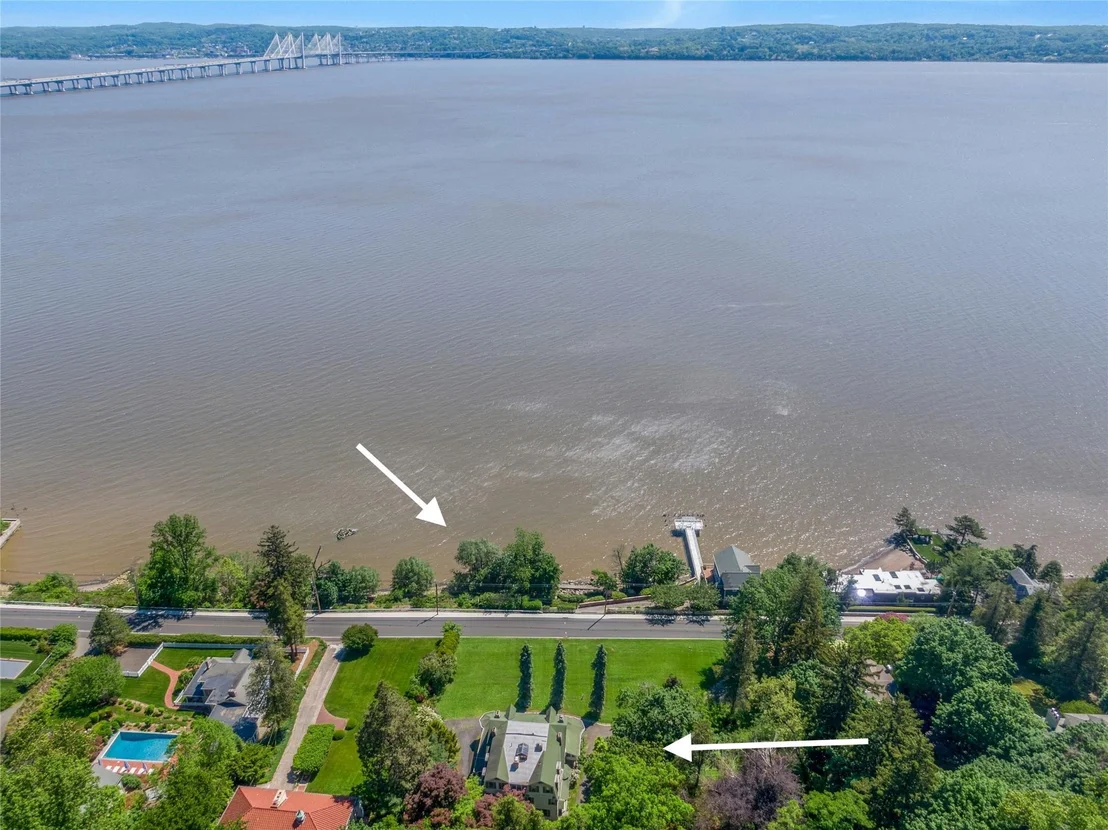 Photo of 225 River Road