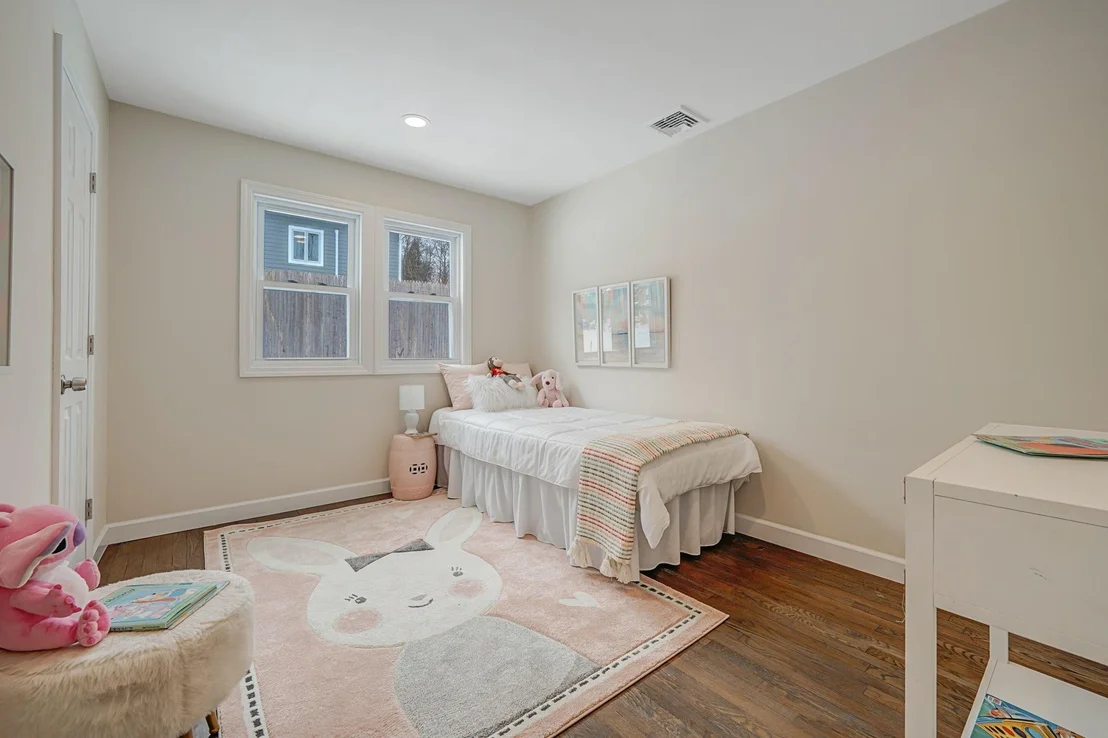 Photo of 48 Oak Street