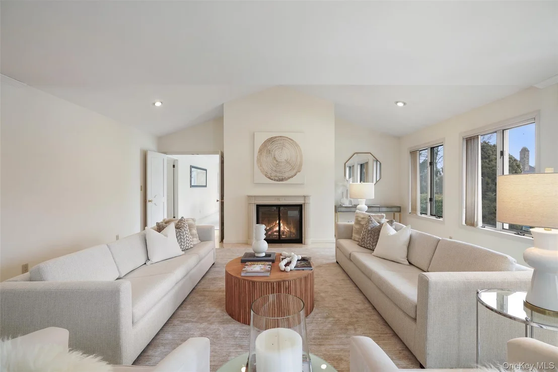 Photo of 14 Lakeside Drive