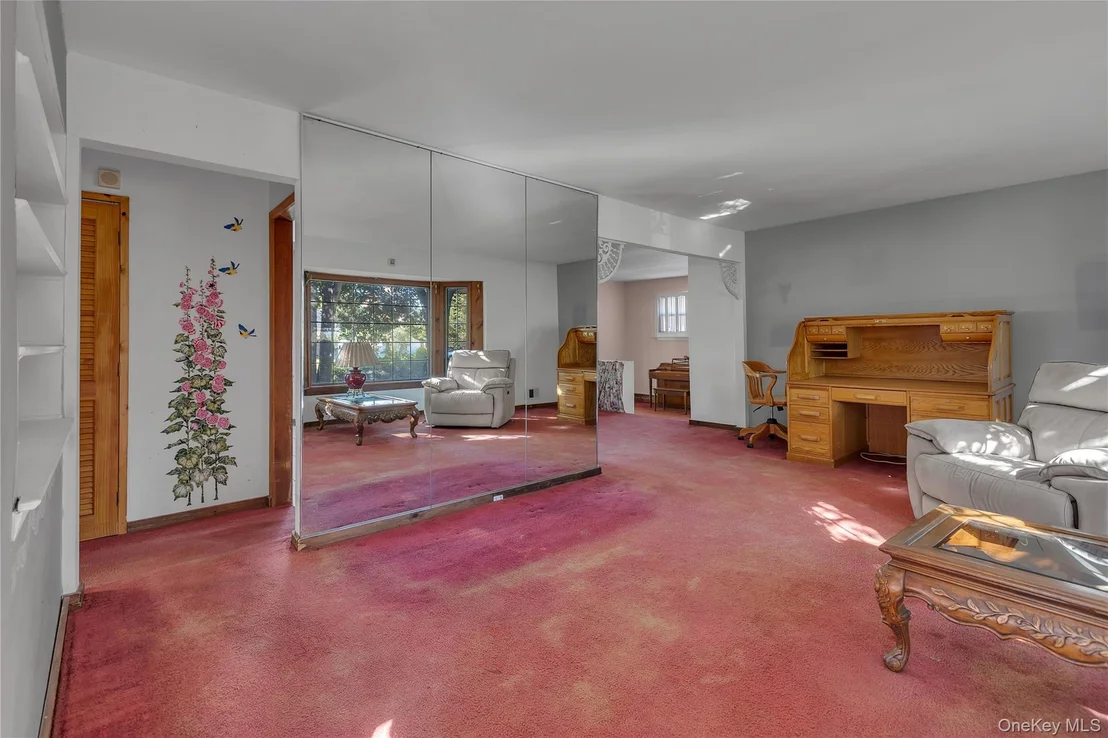Photo of 6 Roxbury Drive