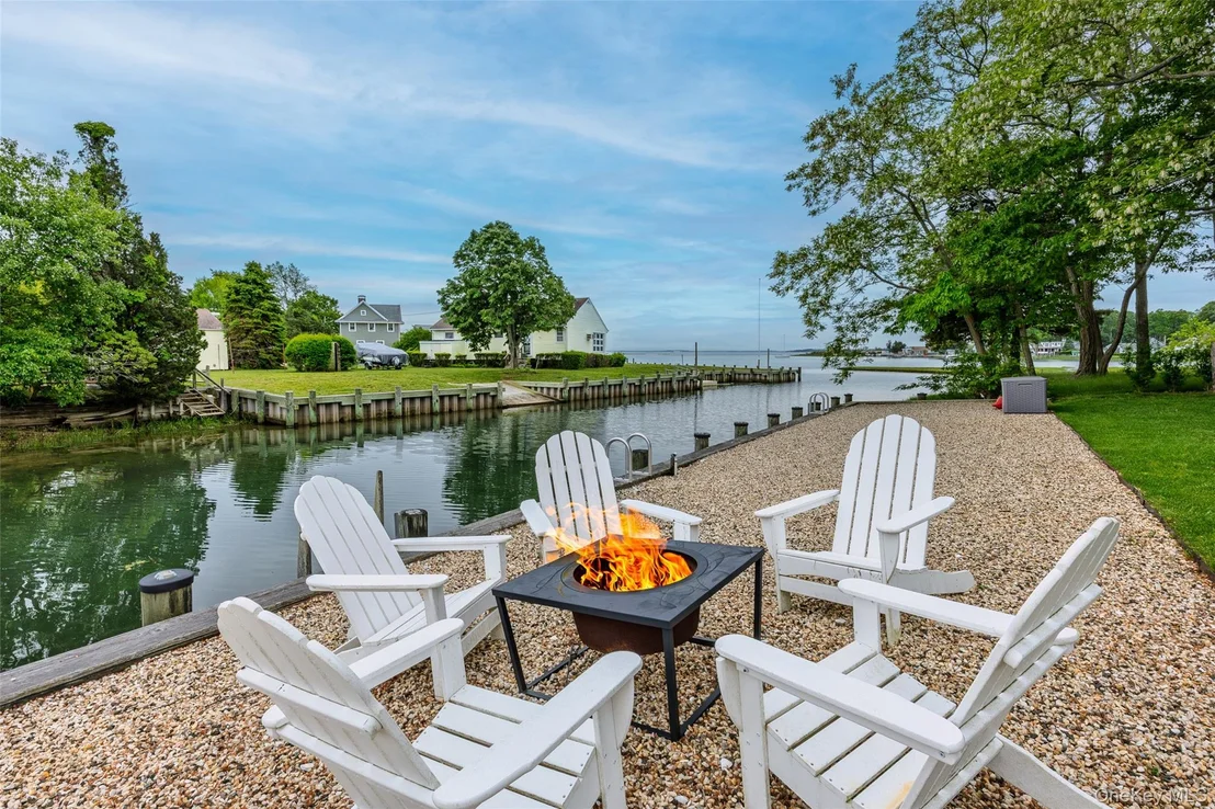 Photo of 405 Williamsburgh Drive
