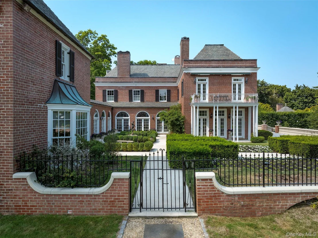 Photo of 2525 Purchase Street