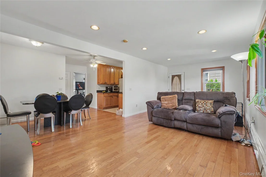 Photo of 684 Marion Avenue