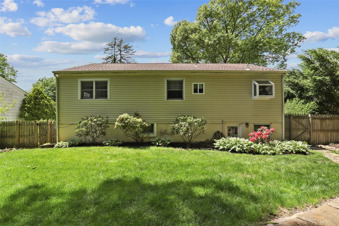 Photo of 130 Putnam Road