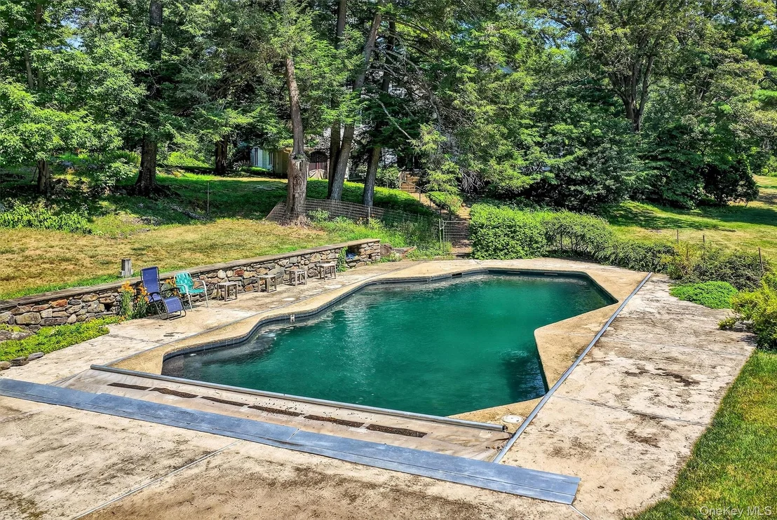 Photo of 433 Arcady Road