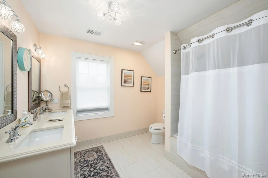 Photo of 1016 Forest Glen