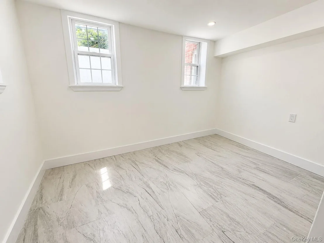 Photo of 449 W Beech Street