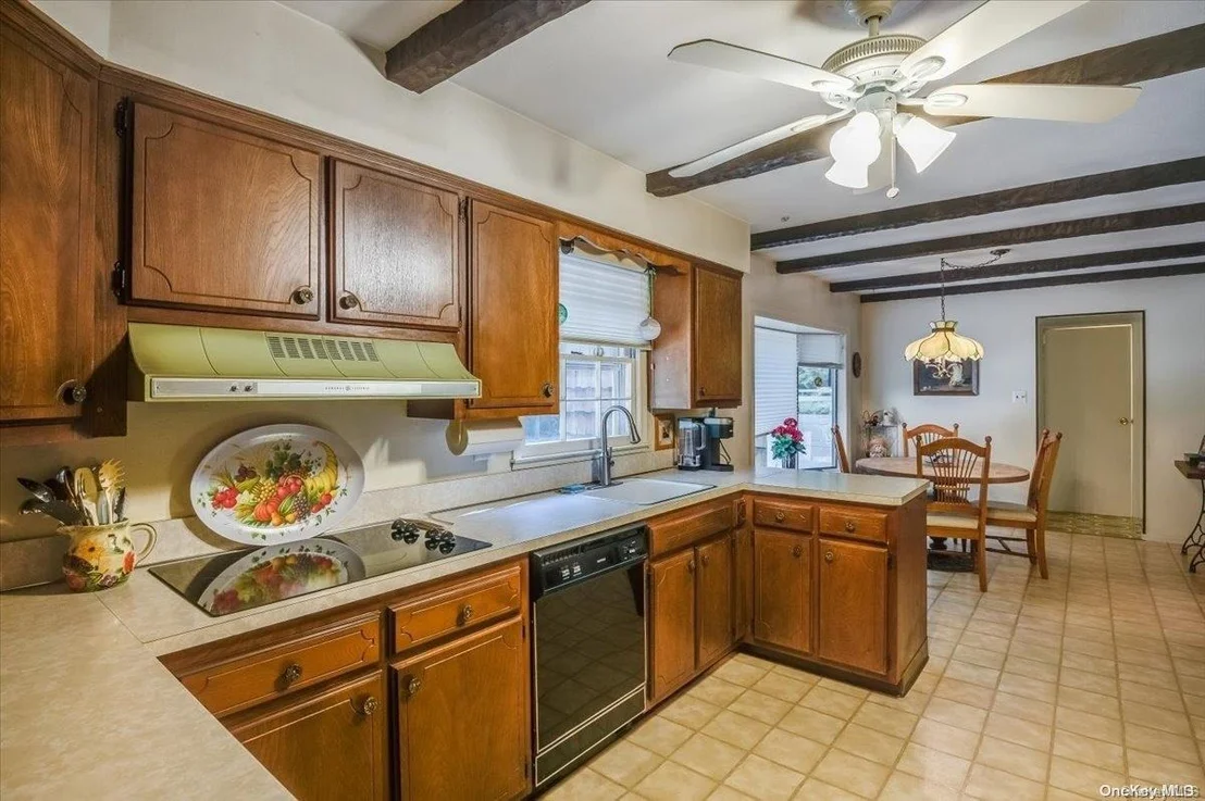 Photo of 69 Buttonwood Drive