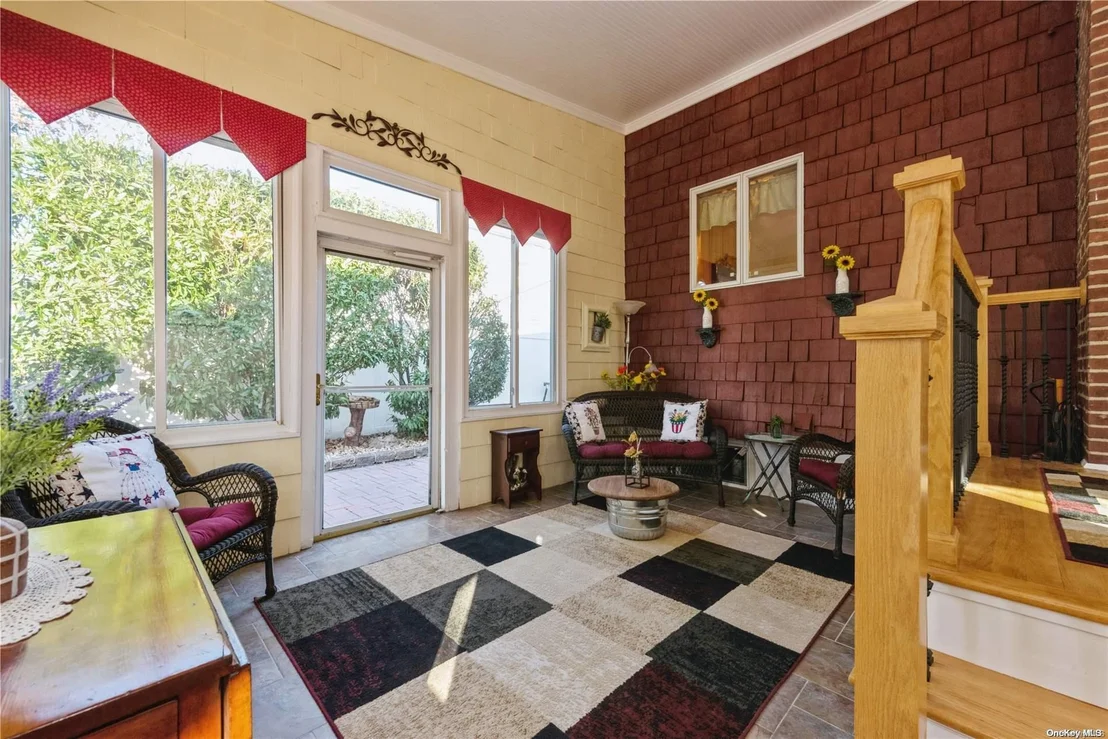 Photo of 9 W Roydon Drive